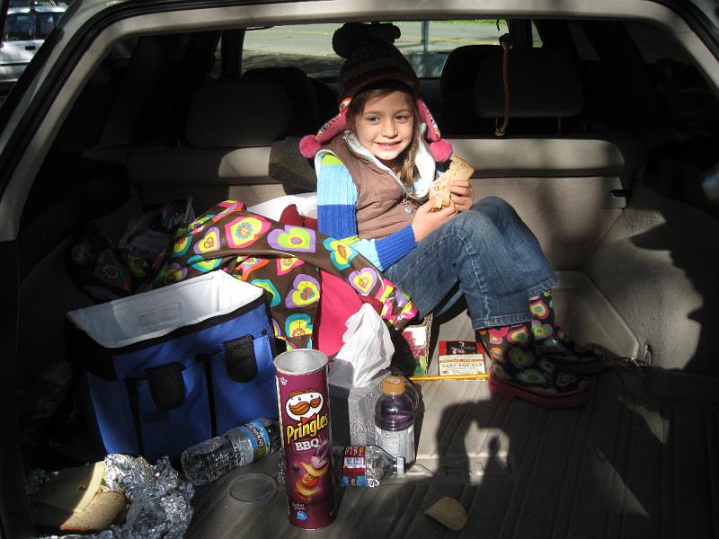 IMG_1094.JPG - Chillin' in the boot!
